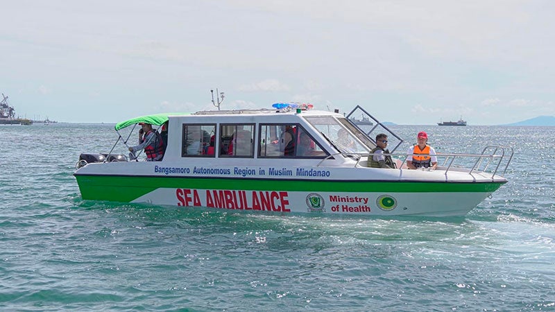 南岛自治区捐赠两艘海上救护车