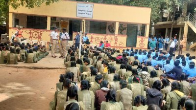 印度15学校收炸弹电邮　警方疏散搜查后称：骗局